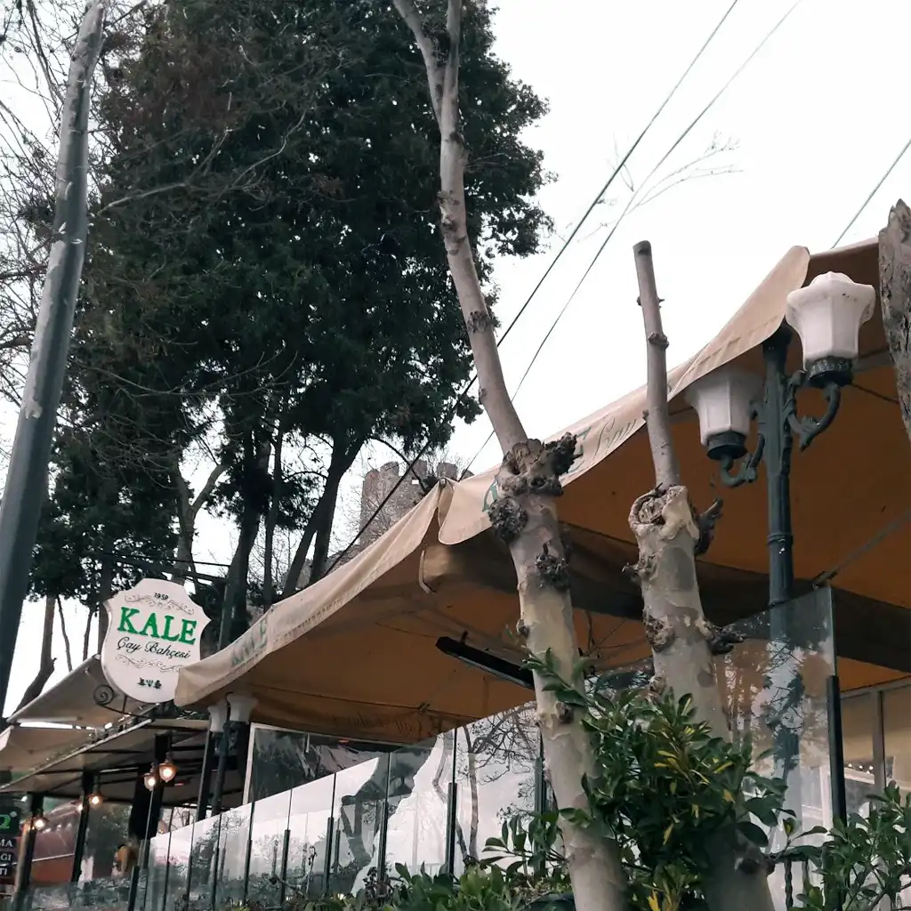 Kale Çay Bahçesi Rumelihisarı – Sarıyer / İstanbul Kale Çay Bahçesi Rumelihisarı - Bosphore - İstanbul