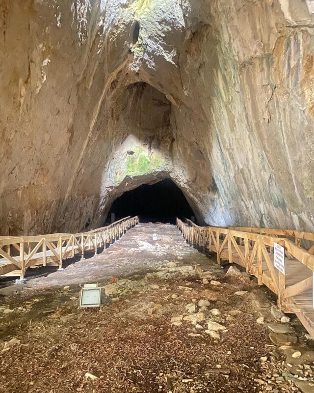 İnaltı Mağarası ve Köyü