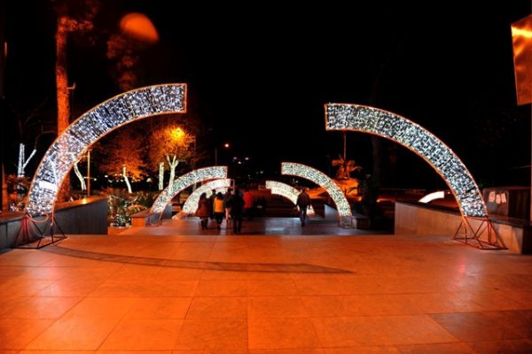 Yılbaşı için i̇stiklal caddesi doldu taştı Yılbaşında Gidilecek Yerler, Mekanlar, Sokak Partileri | Gezilmesi