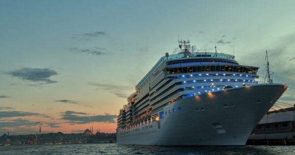 Bogaz Da Yemekli Tekne Turu Turk Gecesi Kaftan Hotel