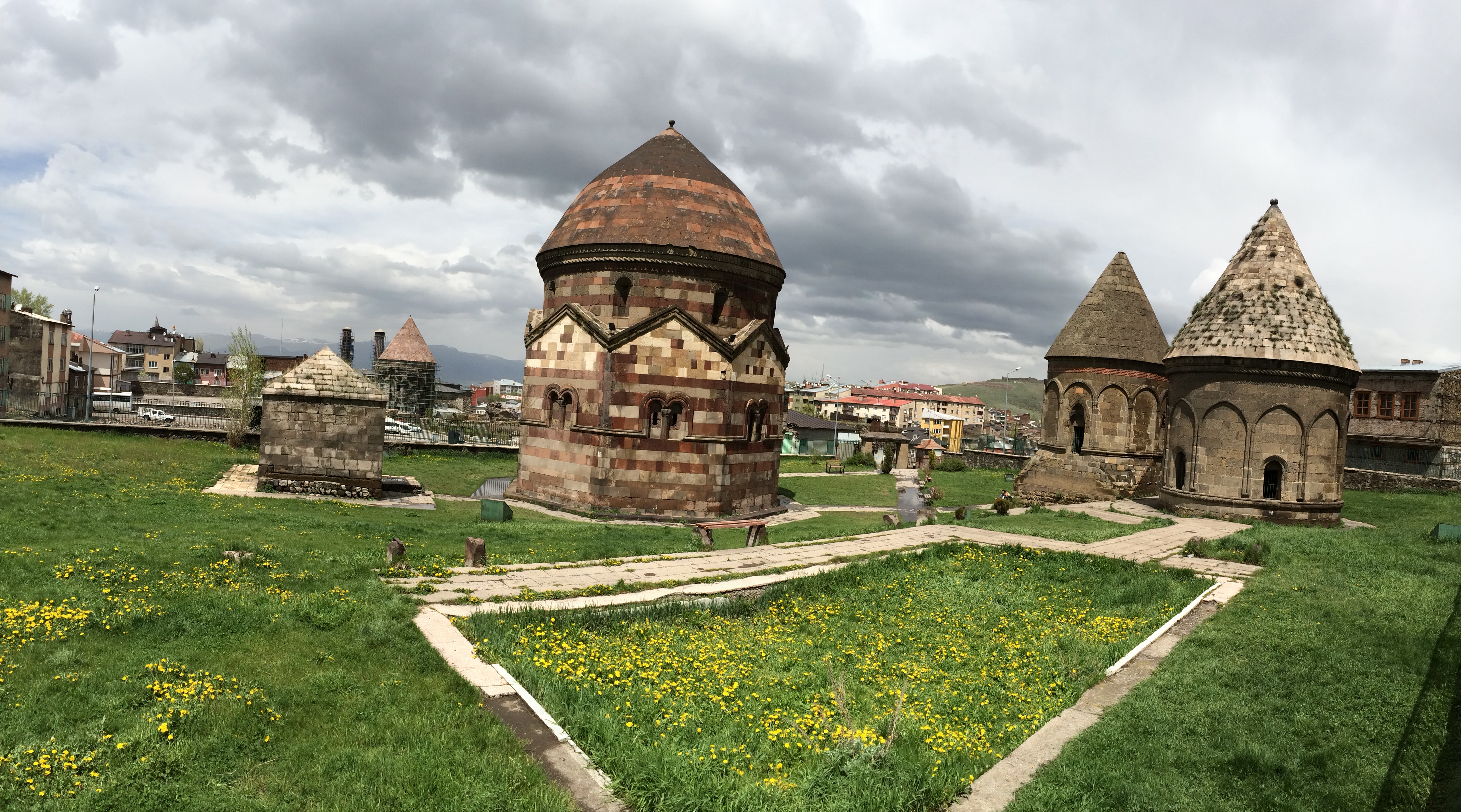 File:Three Tombs - Üç Kümbetler, Erzurum 01.jpg - Wikimedia ...
