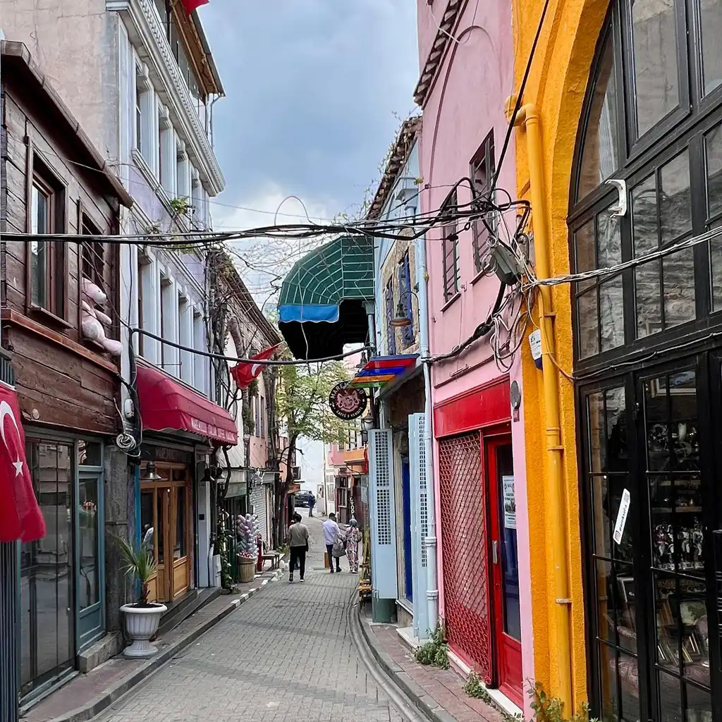 Balat'ta Tarihi Alış Veriş Merkezi Çıfıt Çarşısı