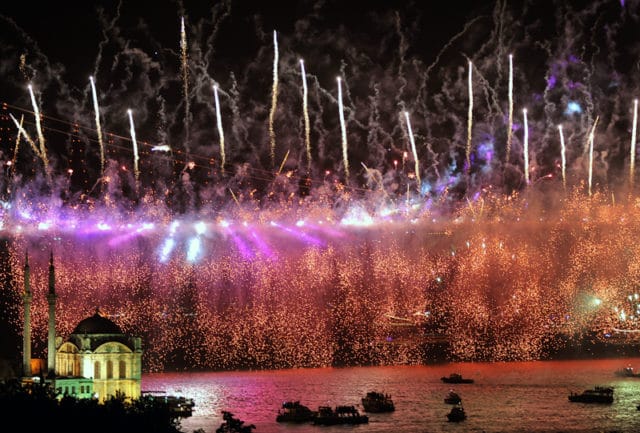 Merve oflaz ve allan hakko ayrıldı mı? i̇şte cevabı... haberi İstanbul’da Yılbaşı Nerede Kutlanır? | Gezilmesi Gereken Yerler