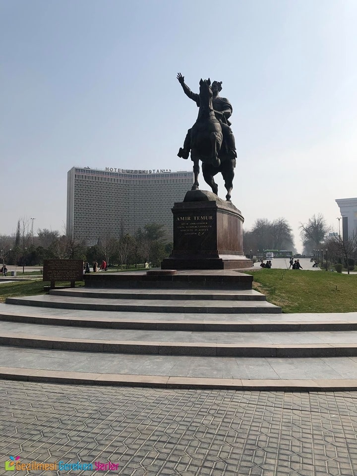 Özbekistan Amir Timur Meydanı