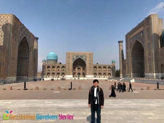 Özbekistan Registan Meydanı