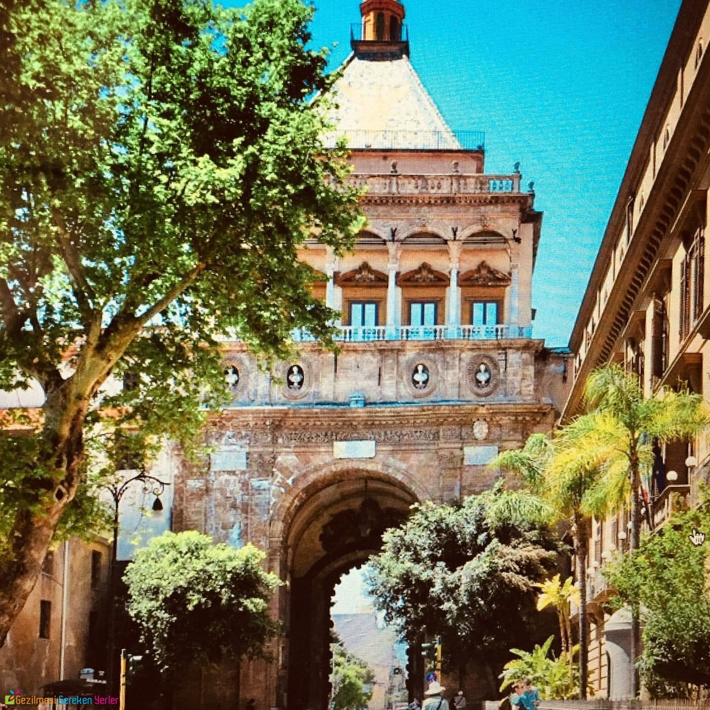 Palermo Gezilecek Yerler - Porta Nuova