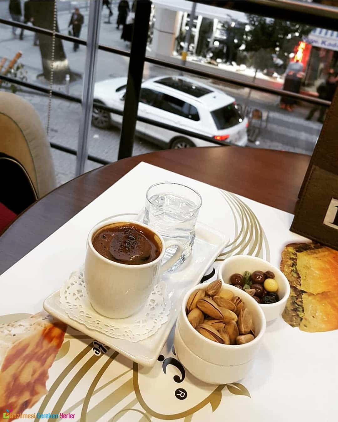 Sevinç Pastanesi - İzmir Alsancak Kordon’da Ne Nerede Yenir?