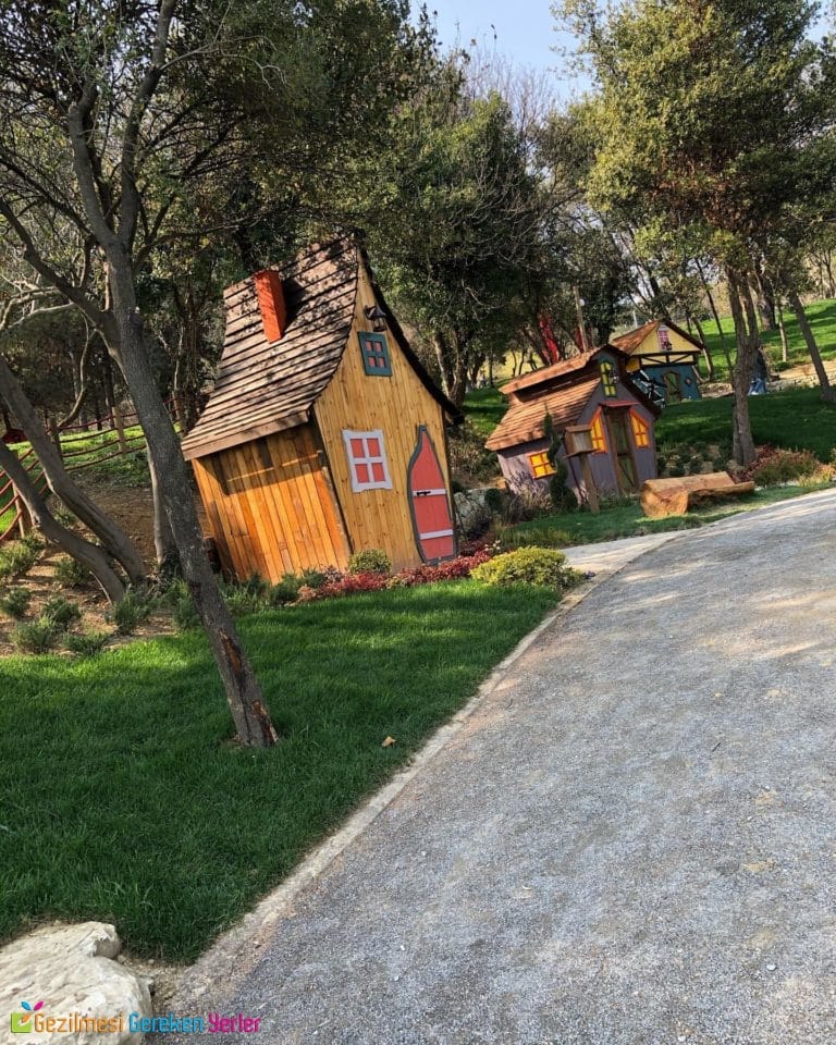 Hobbit Evleri | Şehit Er Gökhan Hüseyinoğlu Sahil Parkı