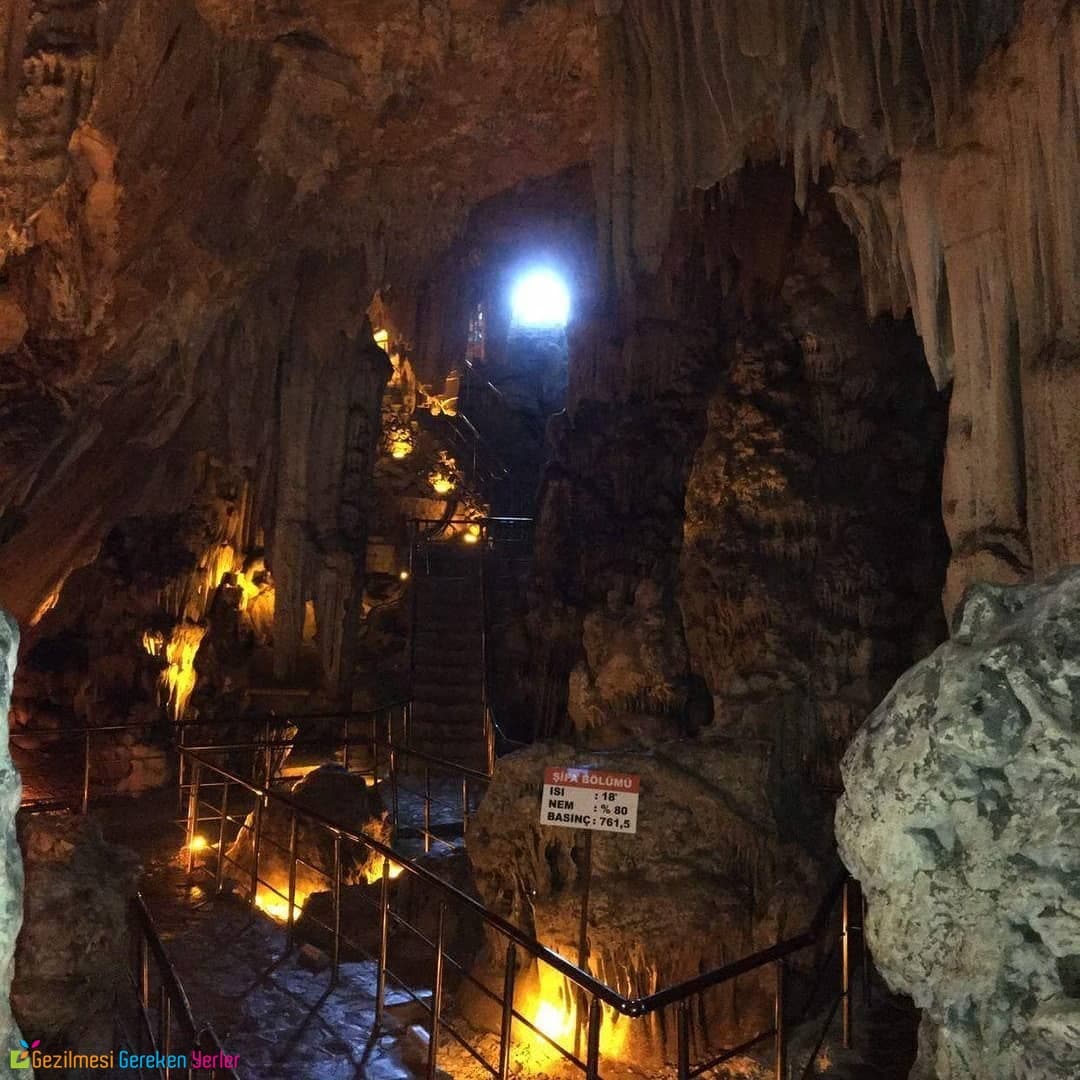 Astım Mağarası Merdivenler