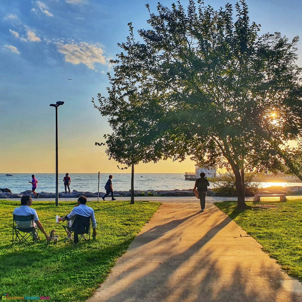 Moda Sahil Parkı ve Yürüyüş Yolu