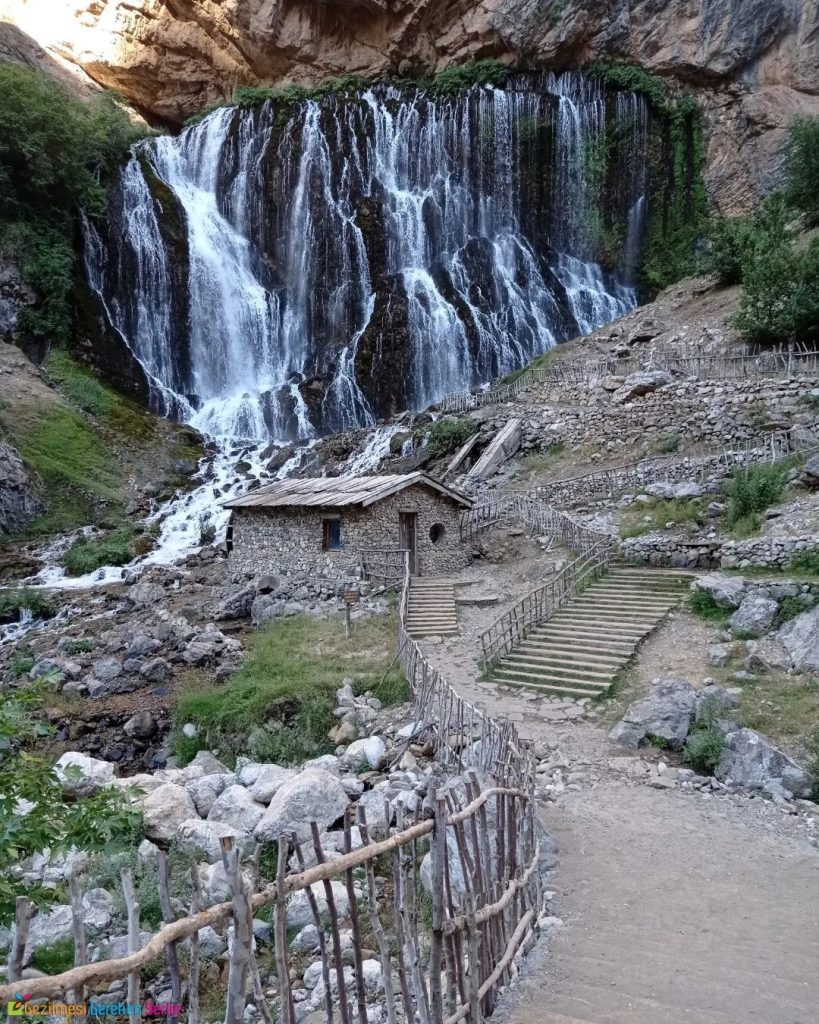Kapuzbaşı Şelalesi