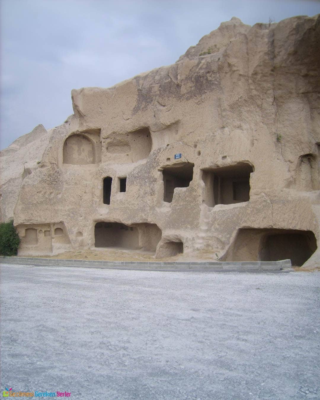 Ak Manastır