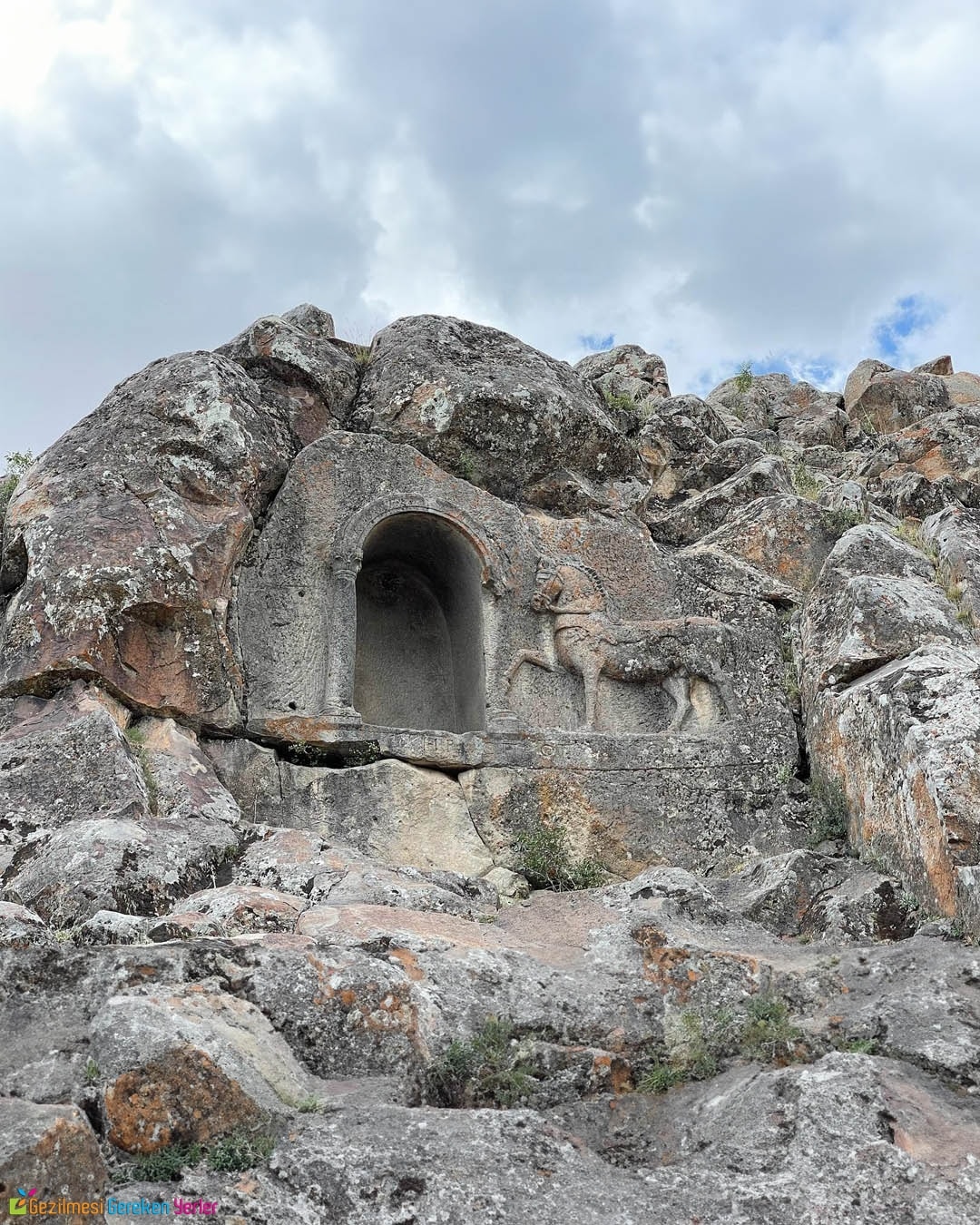 Fasıllar Anıtı