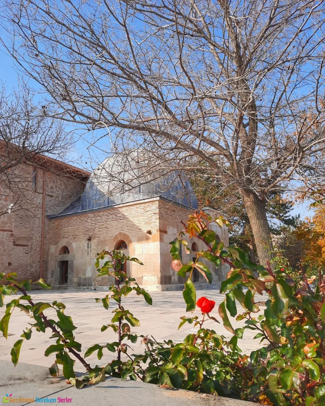 Tavusbaba Türbesi