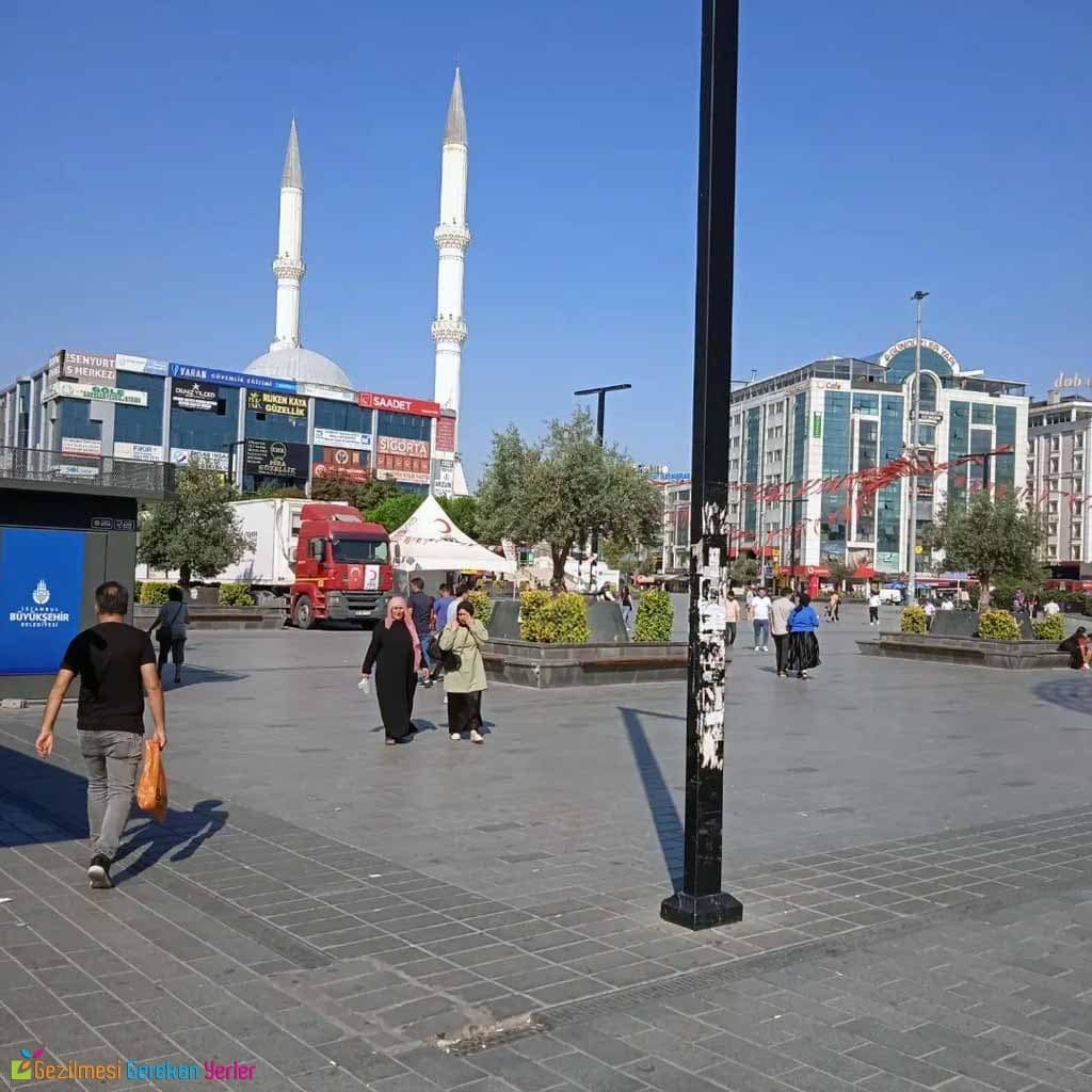 Esenyurt Cumhuriyet Meydanı