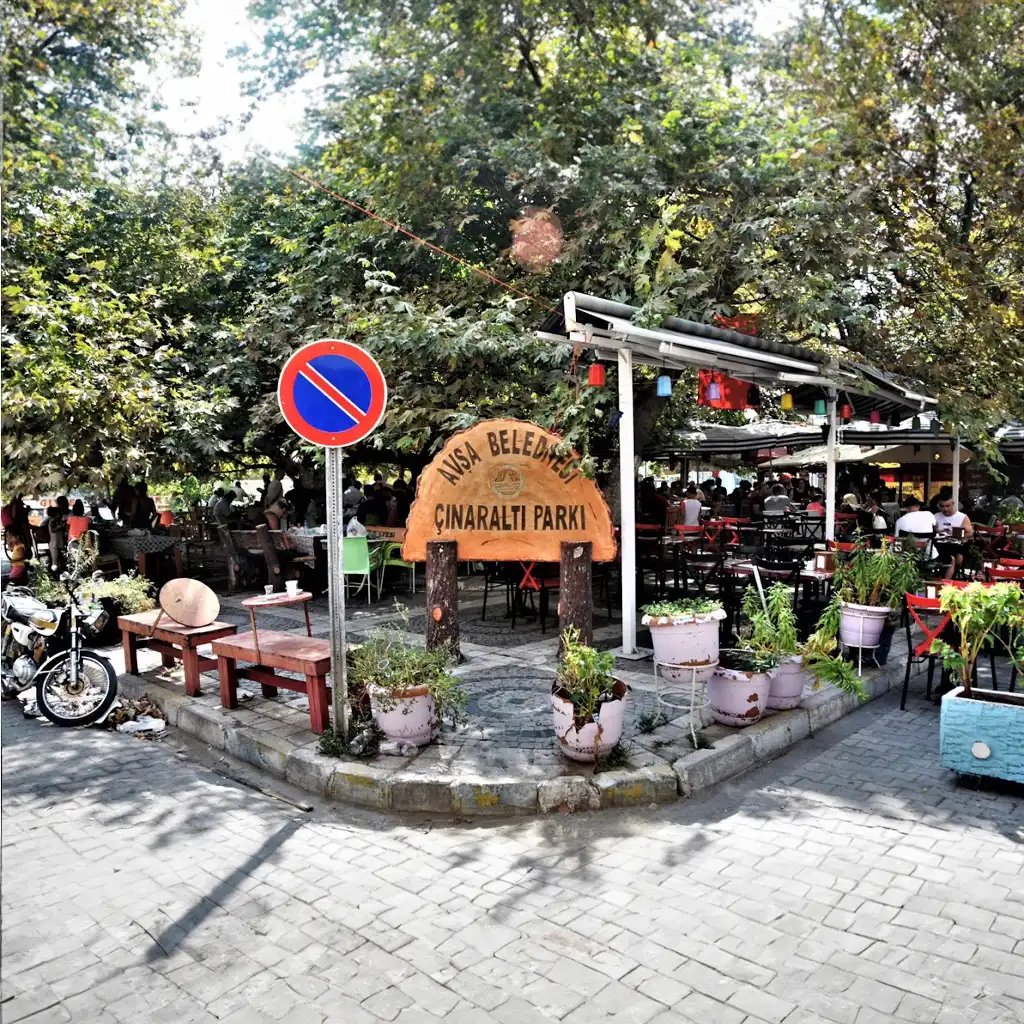 Tarihi Çınaraltı Parkı