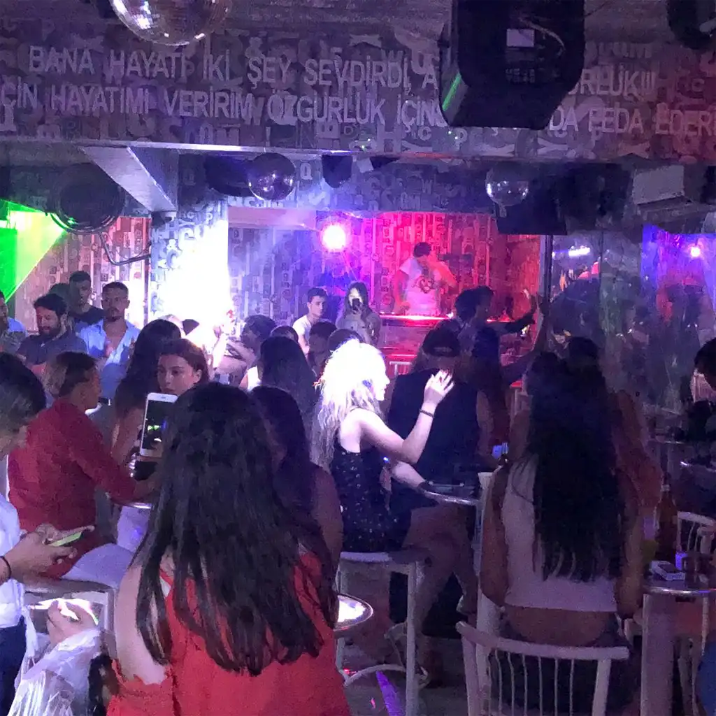 Martı Bar Avşa Gece Kulüpleri