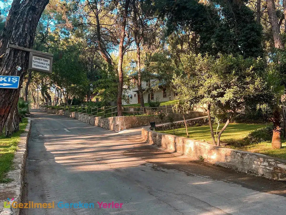 Antalya Hayvanat Bahçesi