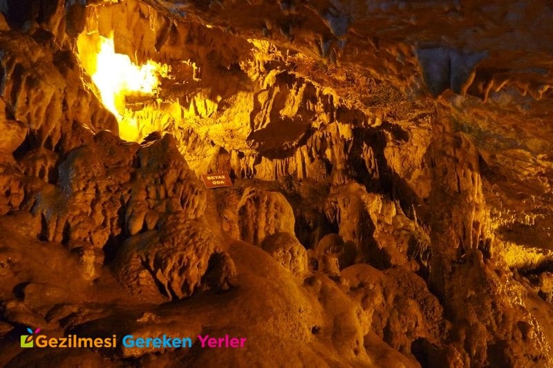 Fakıllı Mağarası