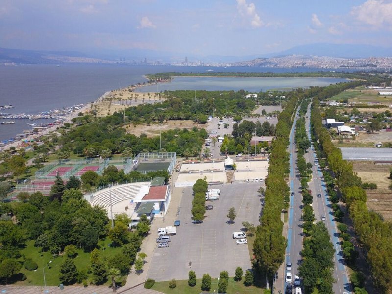 İzmir İnciraltı Sahili