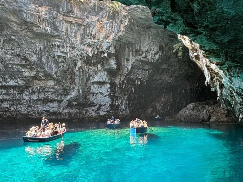 Kefalonya'da Mağara Keşfi