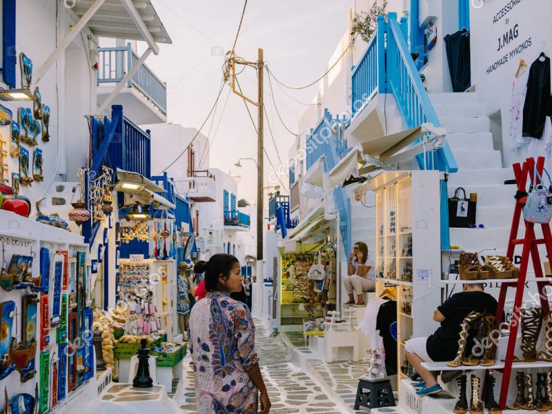 Mykonos'un Renkli Sokaklarında Kaybolmak