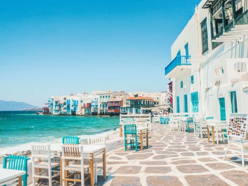 Santorini'den Mykonos'a: Romantizmin ve Eğlencenin Adası