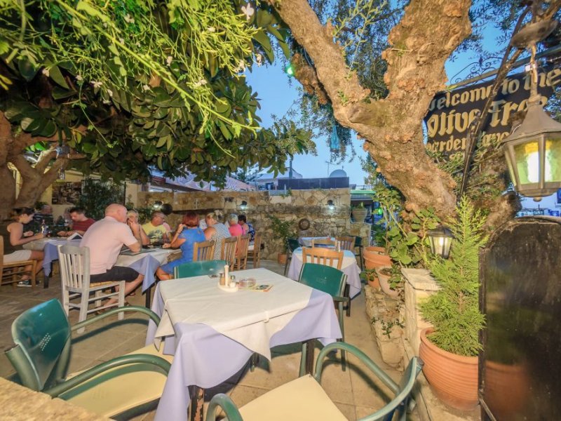 Zakynthos'ta Bir Akşam Yemeği: The Olive Tree