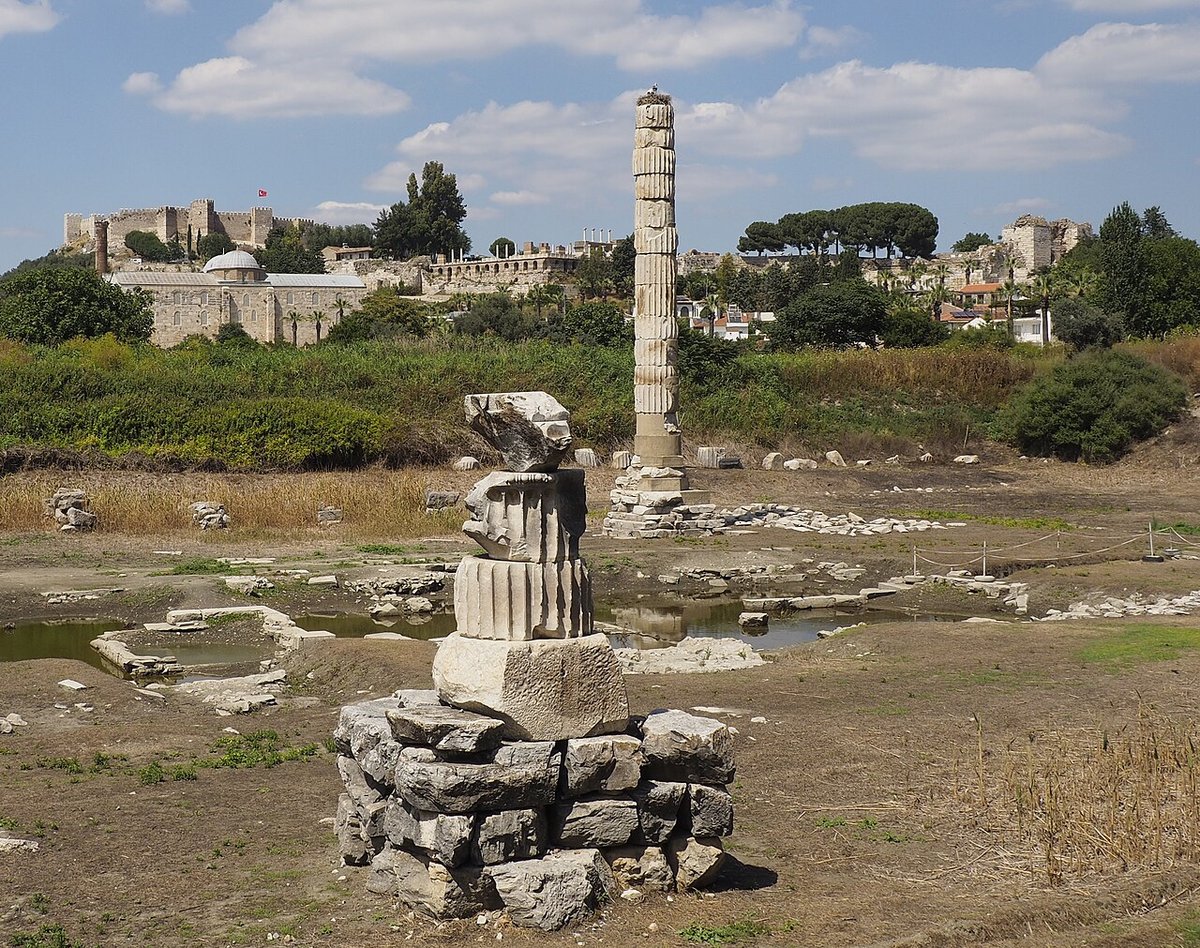 Selçuk'taki Artemis Tapınağı'ndan kalan tek sütun