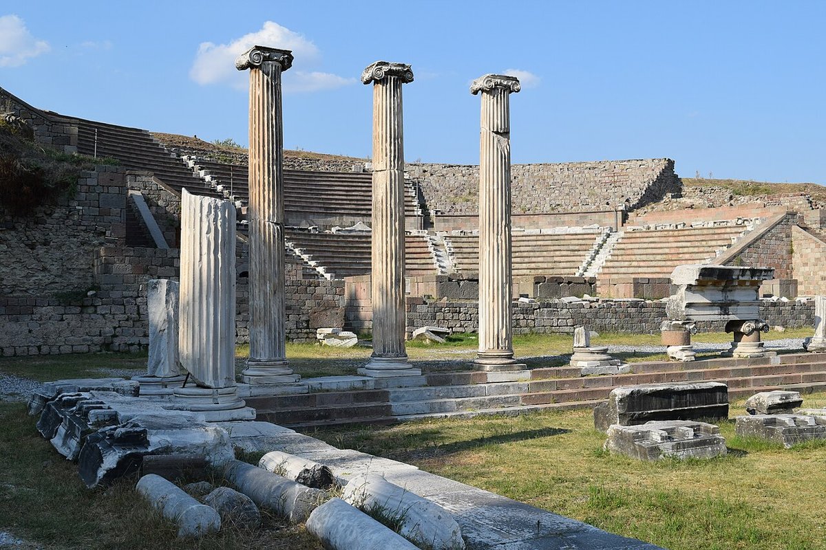 Bergama Asklepion'da sütunlu kutsal yol