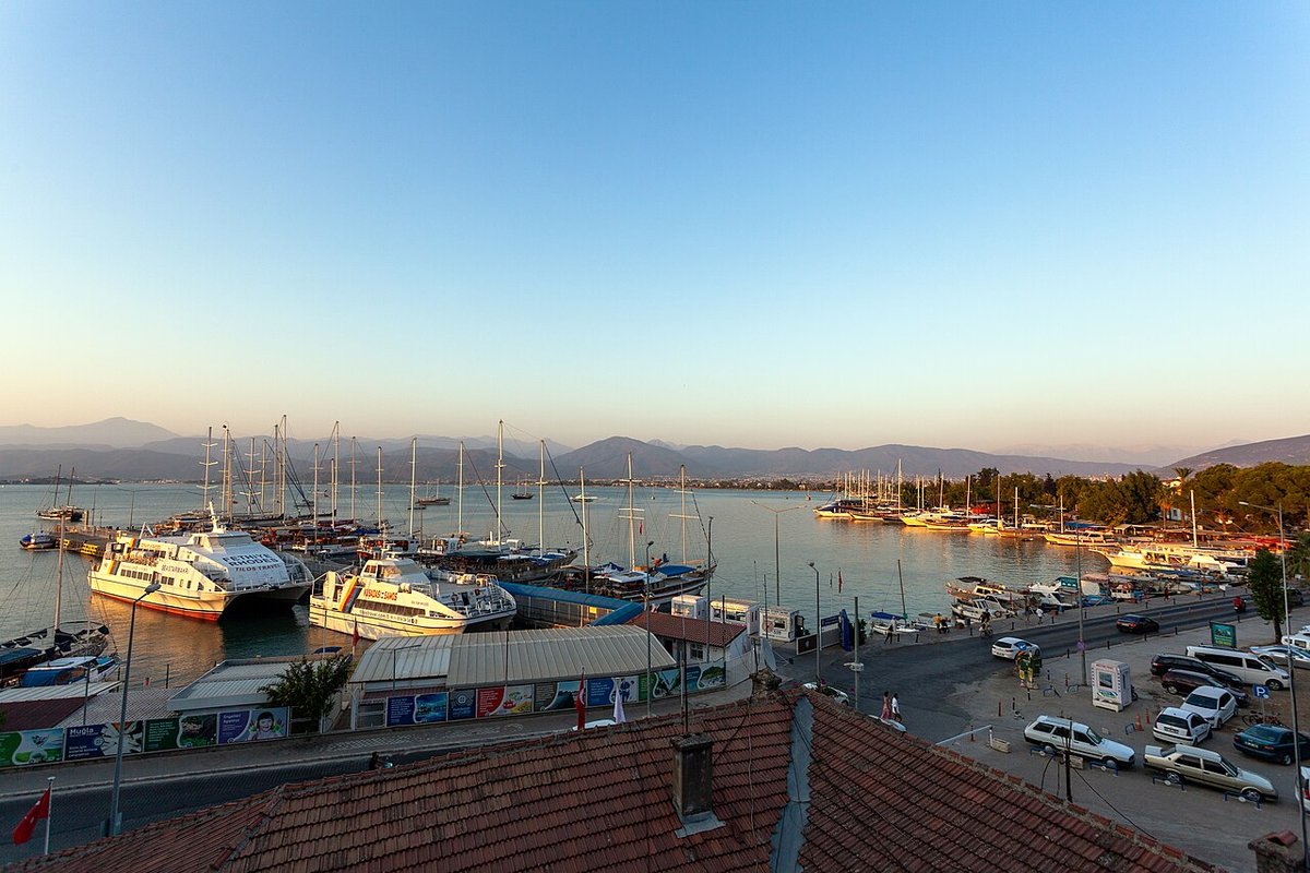 Fethiye körfezi ve marinanın tepeden görünümü