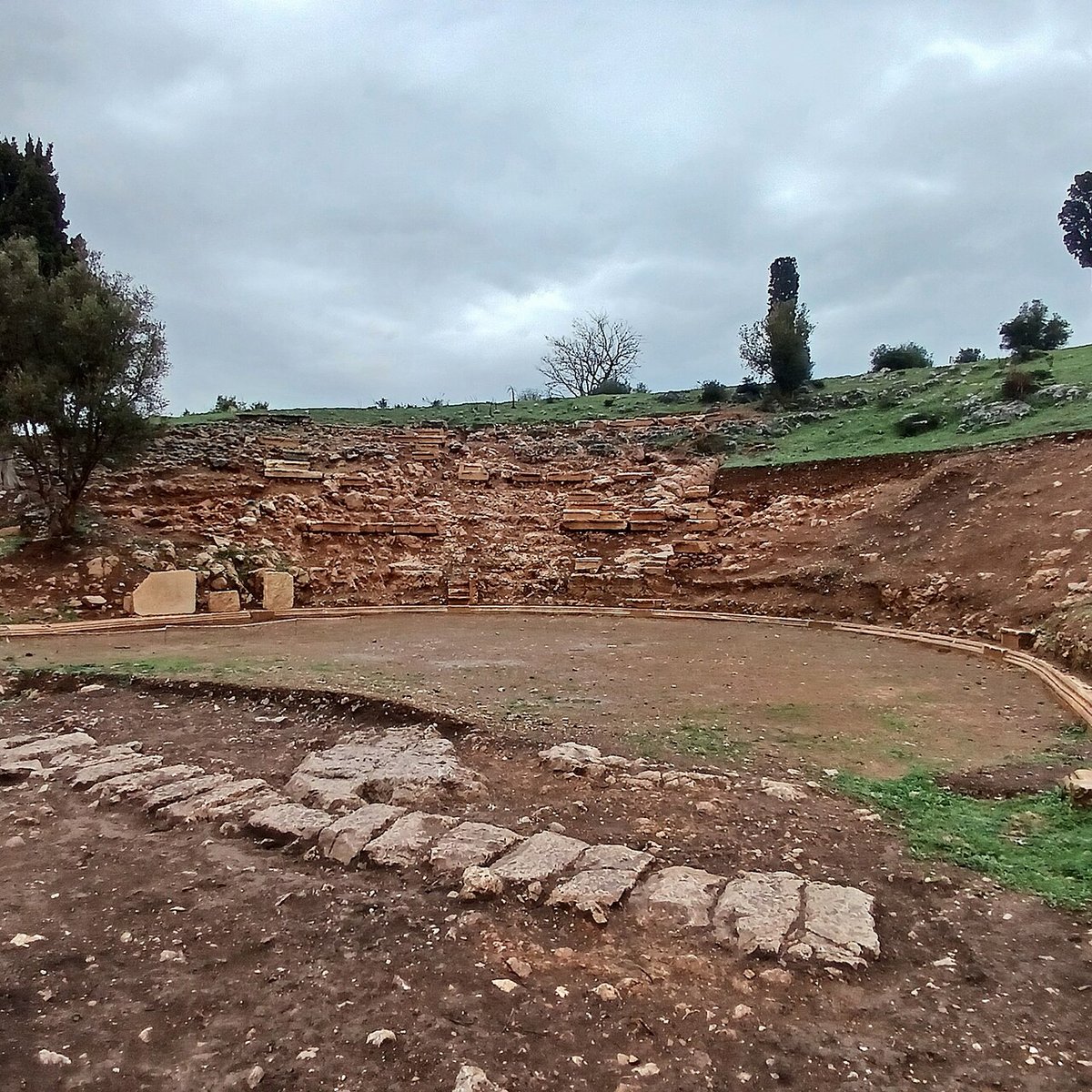 Gölyazı'da Zambaktepe'deki antik tiyatronun kalıntıları