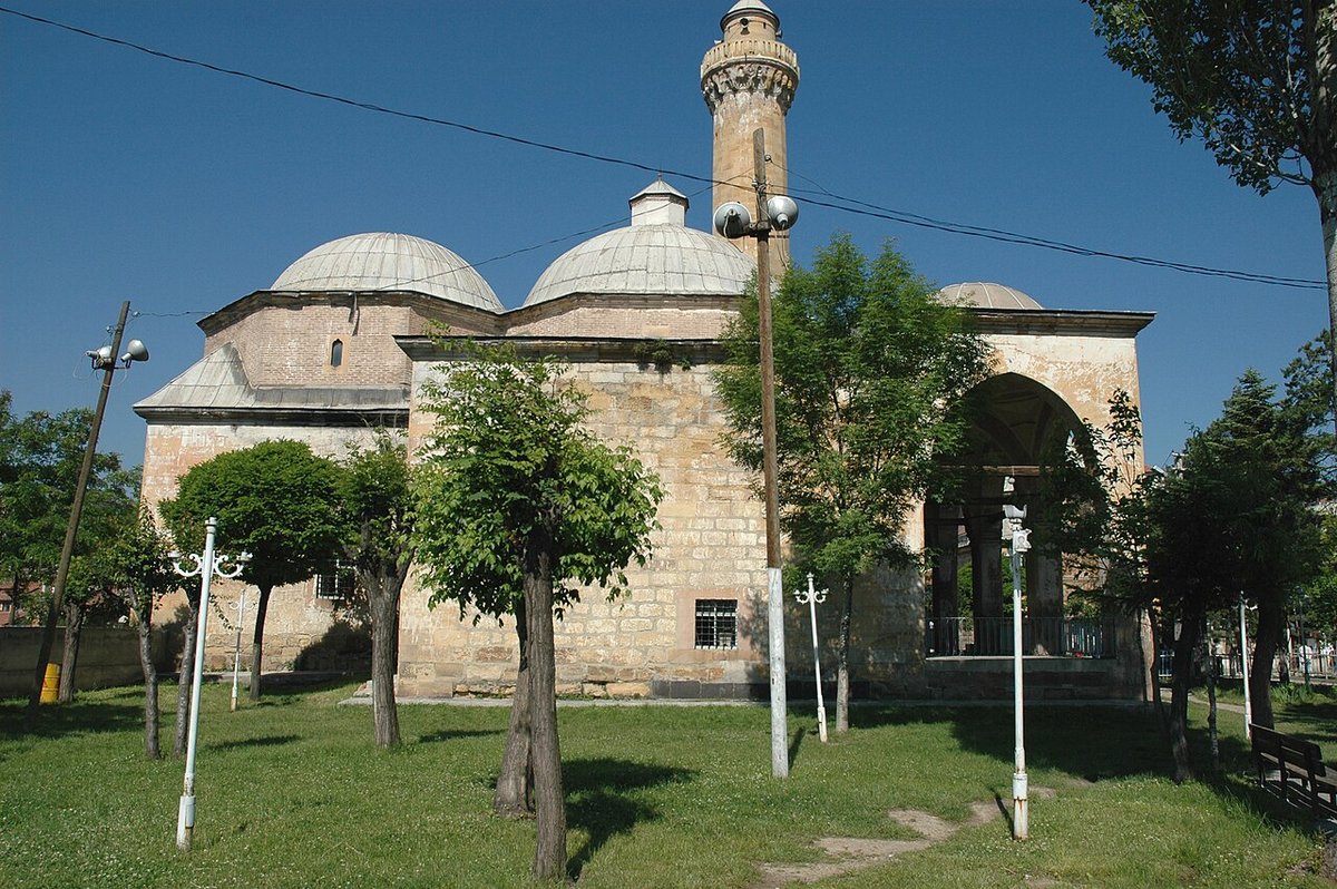 Kastamonu İsmail Bey Külliyesi'nin camisi ve minaresi