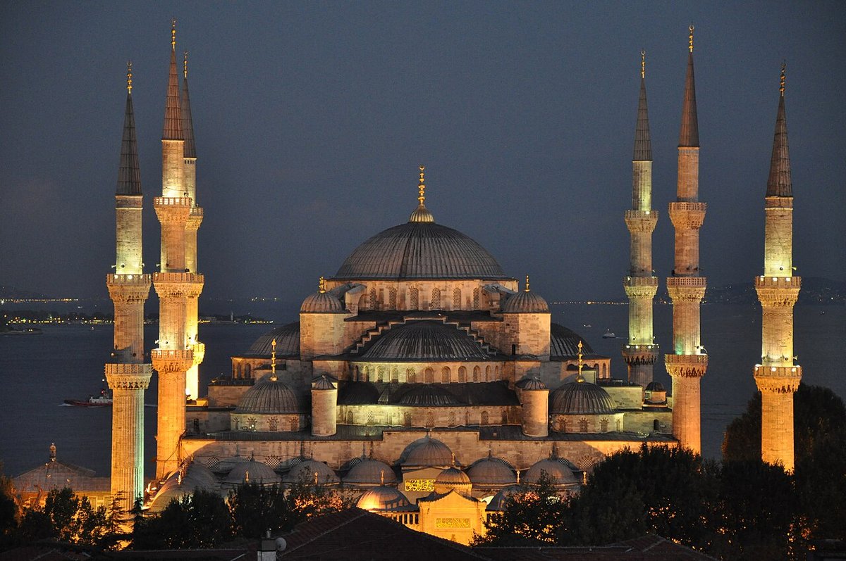Altı minareli Sultanahmet Camii