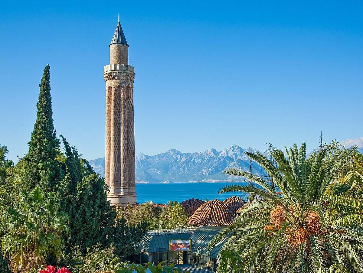 Antalya'nın simgesi Yivli Minare